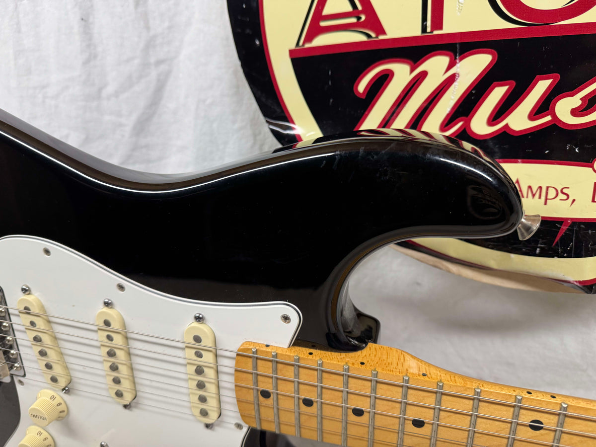 Fender Jimi Hendrix Stratocaster Guitar 2015 - Black / Maple neck