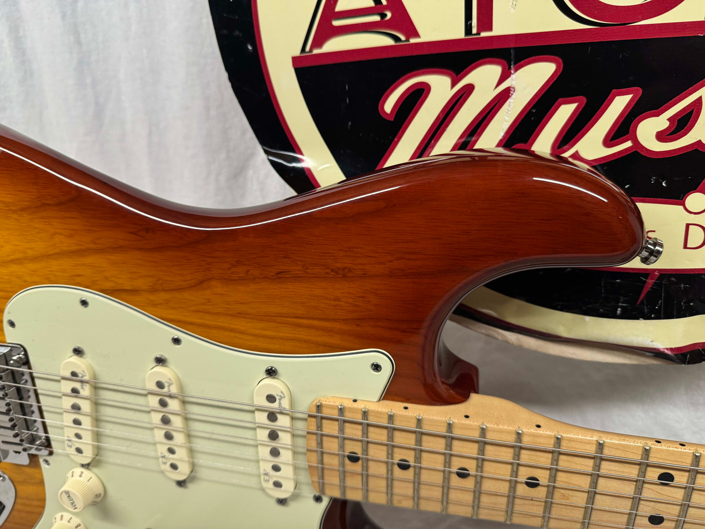 Fender American Deluxe Ash Stratocaster Guitar with Case 2010 - Tobacco Sunburst / Maple neck
