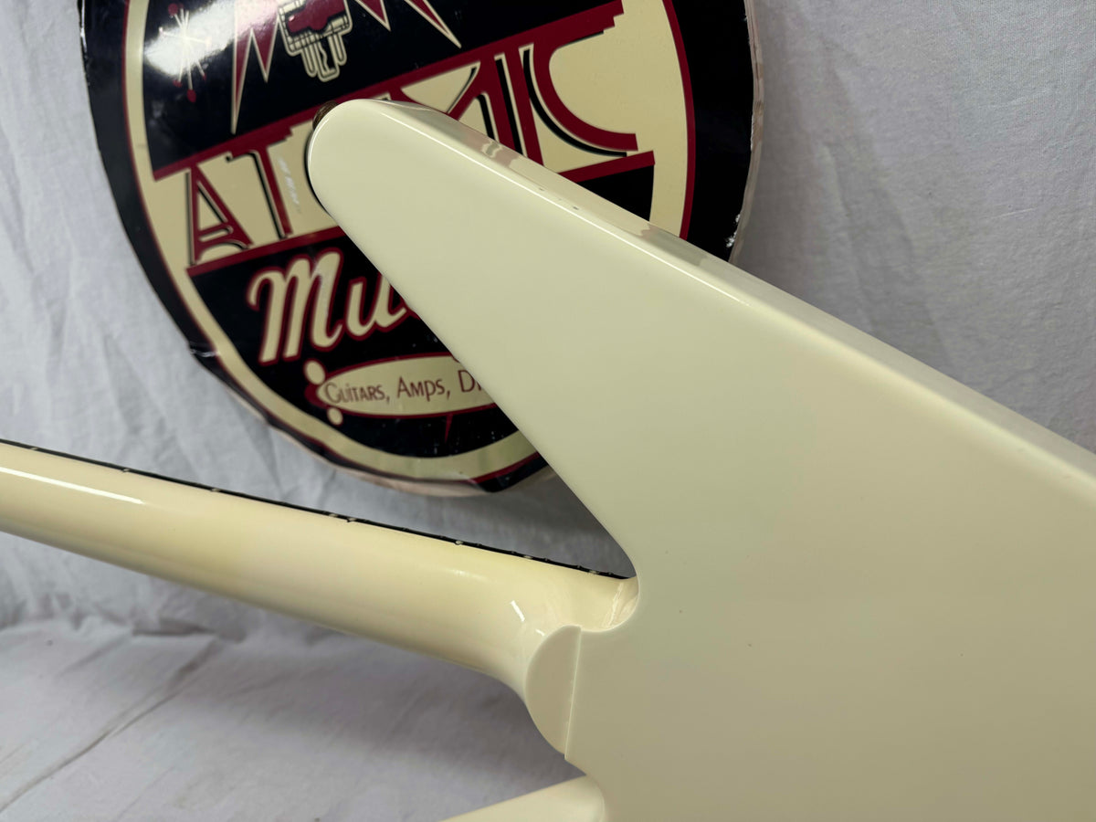 Gibson DSRVCWGH1 Limited Edition Reverse Flying V Guitar with Case 2007 - Alpine White