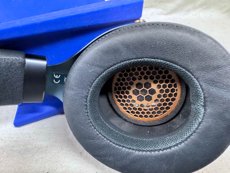 Focal Celestee Headphones with Case - Image 8