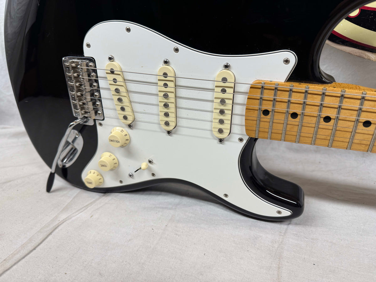 Fender Jimi Hendrix Stratocaster Guitar 2015 - Black / Maple neck