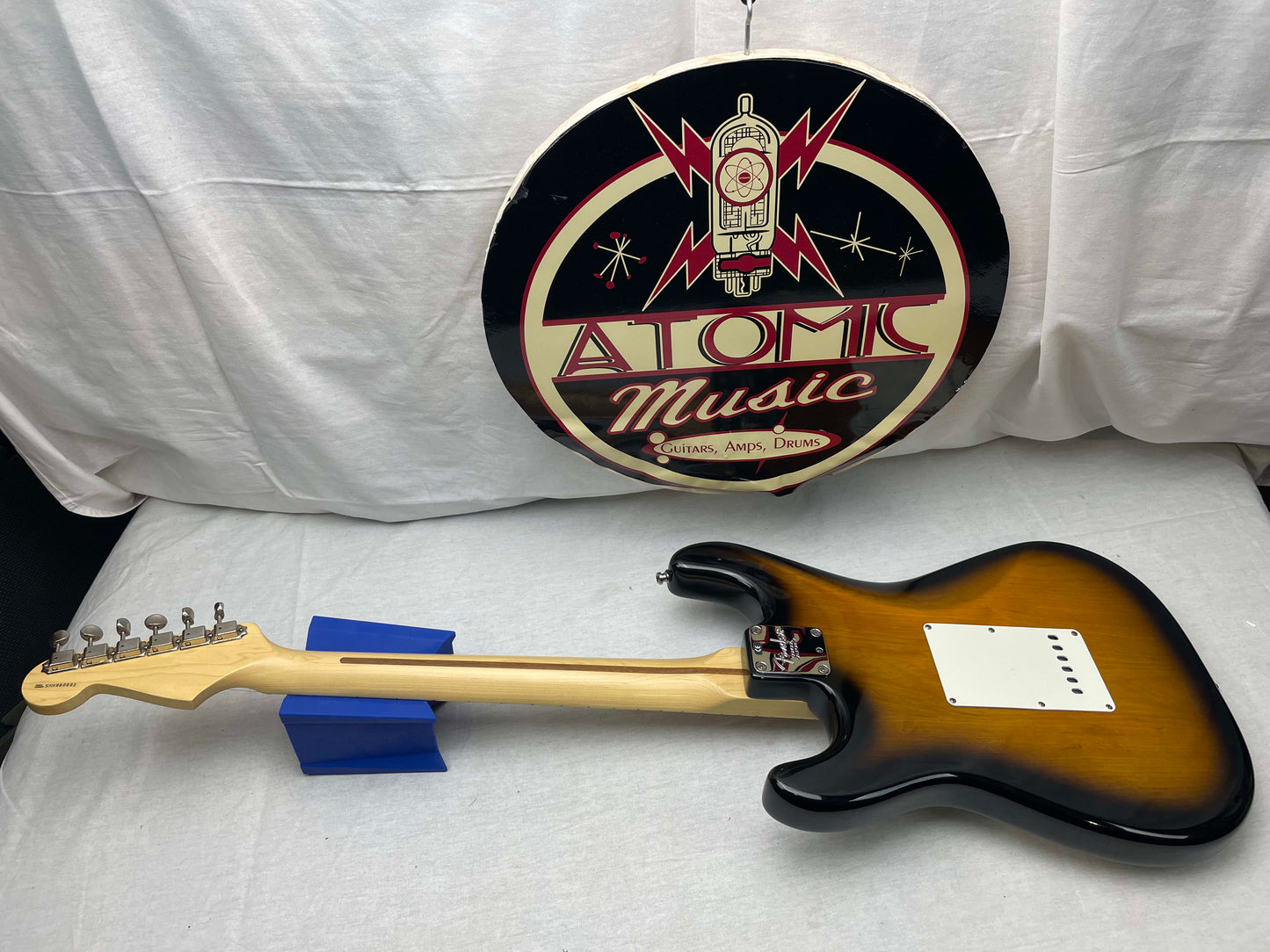 Fender Buddy Guy Stratocaster Guitar with Case 1999 - 2-Color Sunburst / Maple fingerboard