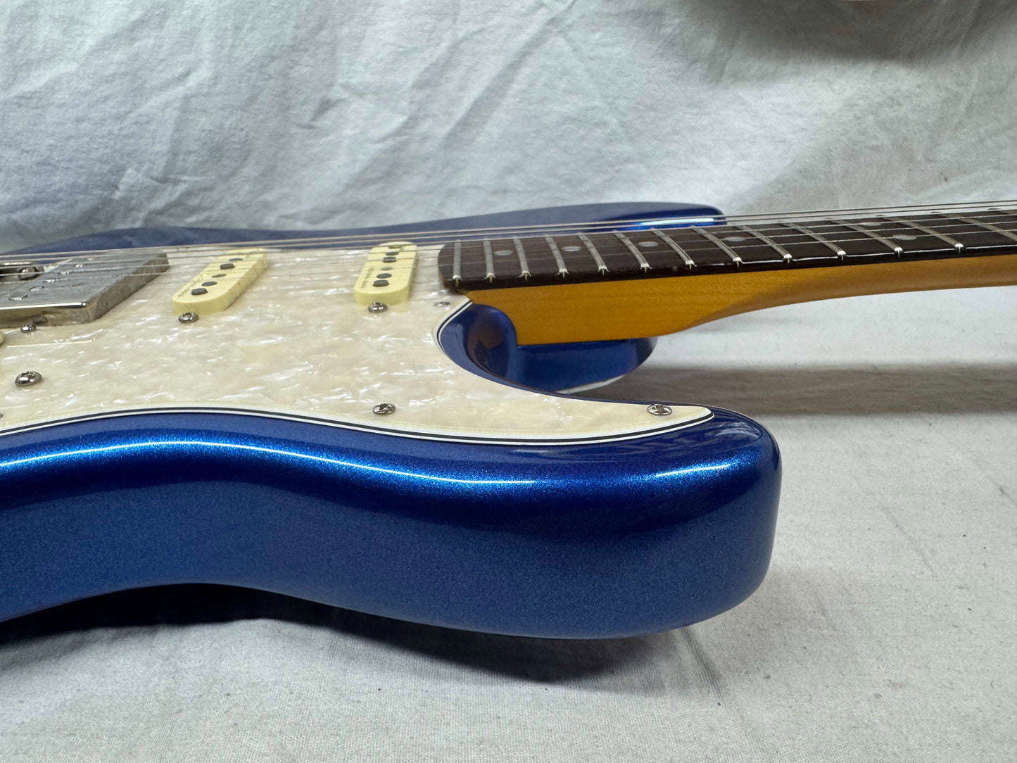 Fender American Ultra Stratocaster HSS Guitar with Case 2023 - Cobra Blue / Rosewood fingerboard