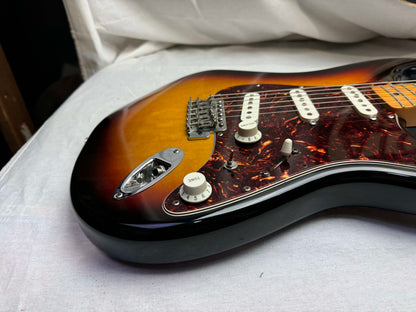 Fender Deluxe Roadhouse Stratocaster Guitar 2008 - Brown Sunburst / Maple neck