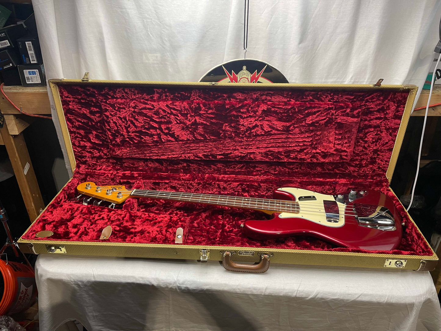 Fender American Jazz Bass '62 Reissue 4-string J-bass with Case 1989 - s/n V042407 with 1982 or 1988 Harness - Candy Apple Red / Rosewood fingerboard