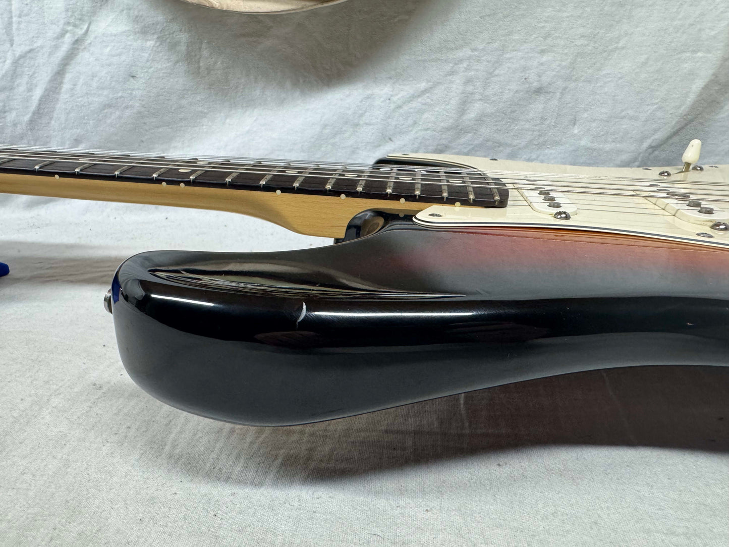 Fender American Stratocaster Guitar with Case 2000 - 3-Color Sunburst / Rosewood fingerboard