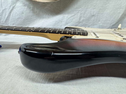 Fender American Stratocaster Guitar with Case 2000 - 3-Color Sunburst / Rosewood fingerboard