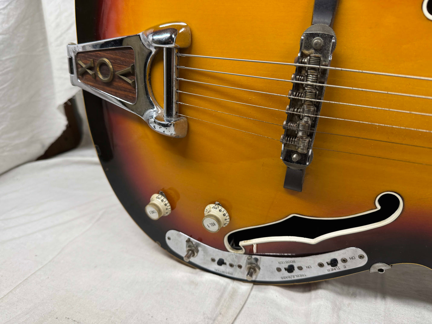 Vox V265 Bossman Semi-Hollow Body Guitar - *NO* Effects - functions as standard guitar only - Sunburst