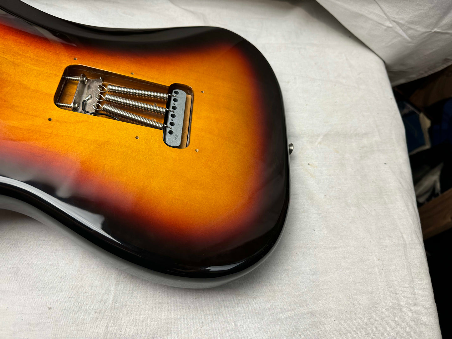 Fender Deluxe Roadhouse Stratocaster Guitar 2008 - Brown Sunburst / Maple neck