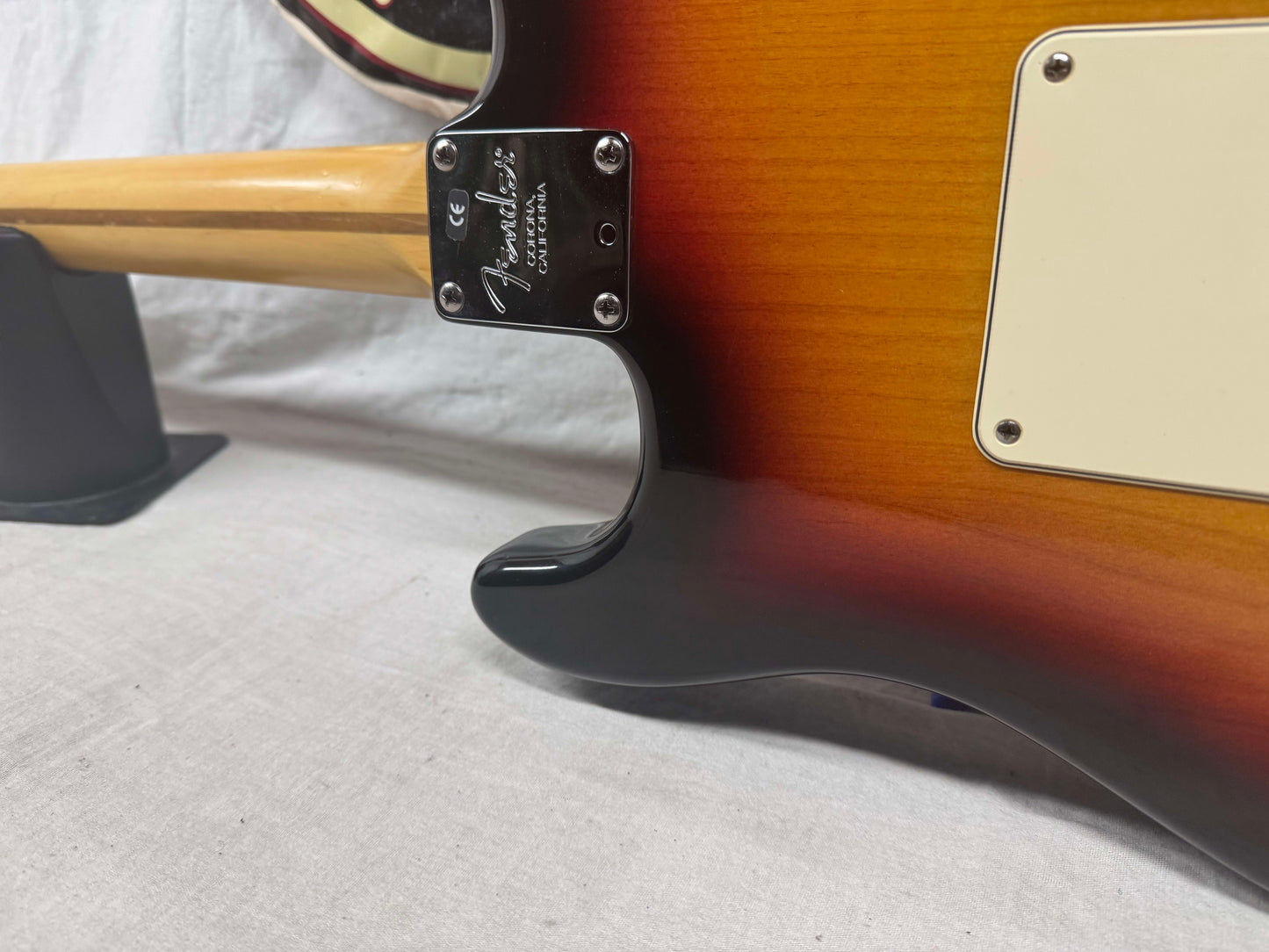 Fender American Stratocaster Guitar with Case 2000 - 3-Color Sunburst / Rosewood fingerboard