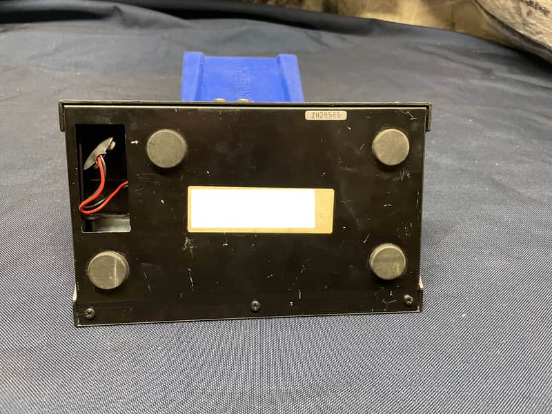 Boss TM-7 Guitar Monitor - missing battery cover - Image 7