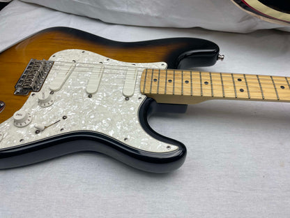 Fender Buddy Guy Stratocaster Guitar with Case 1999 - 2-Color Sunburst / Maple fingerboard