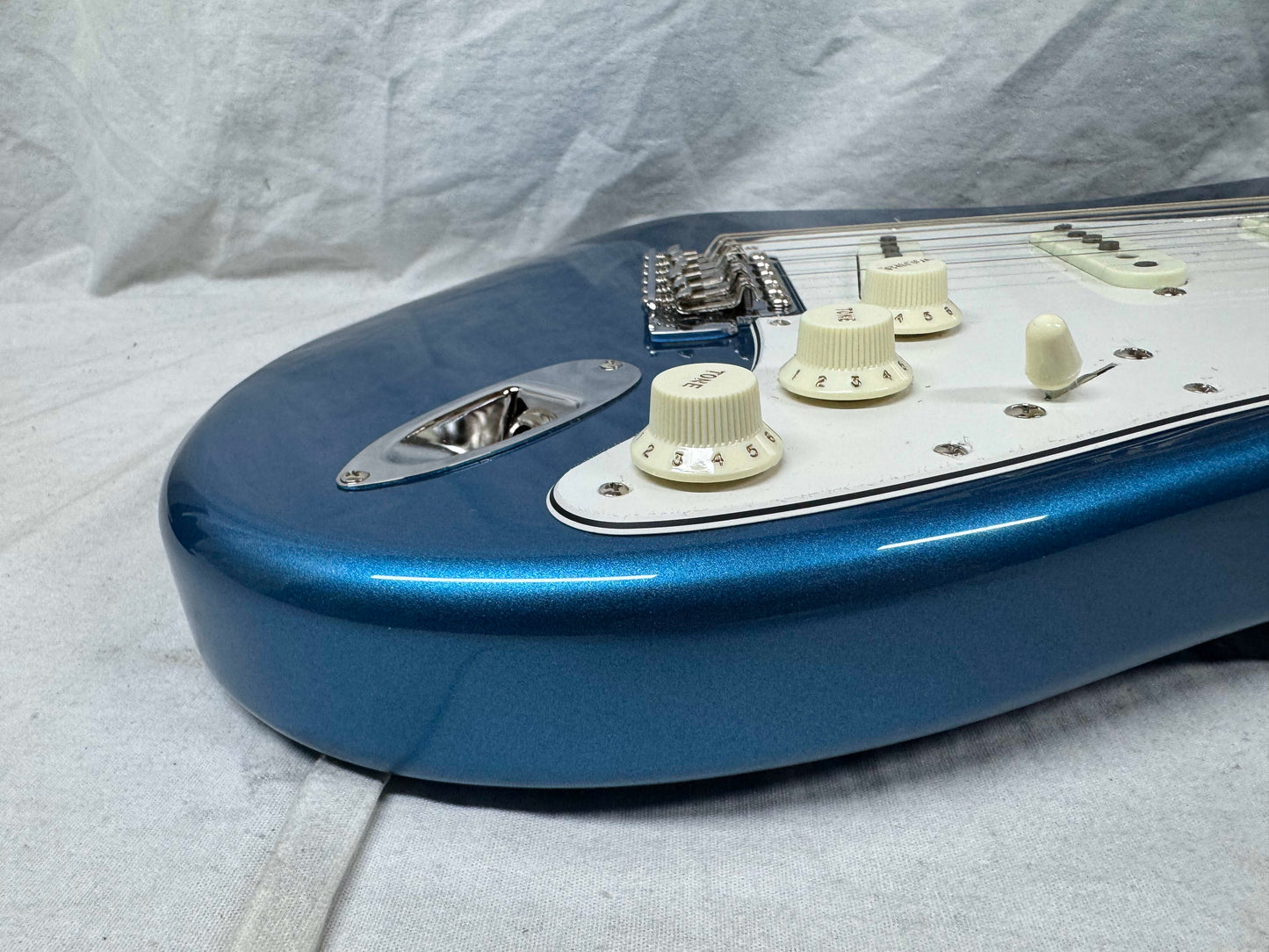 Fender Traditional '60s Stratocaster Guitar - MIJ Made In Japan 2023 - Lake Placid Blue / Rosewood fingerboard