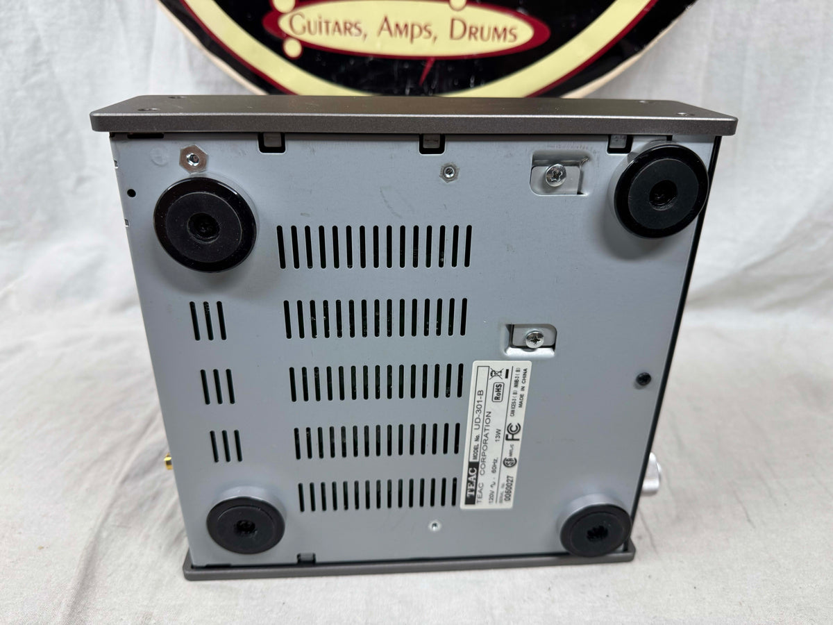 TEAC UD-301 ud301 Dual-Monaural D/A Converter with USB Streaming DAC Digital to Analog Converter Headphone Amp