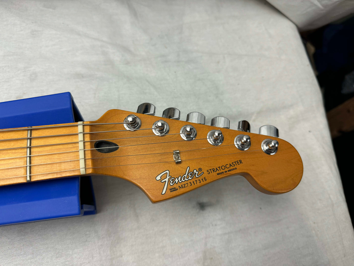 Fender Deluxe Roadhouse Stratocaster Guitar 2008 - Brown Sunburst / Maple neck