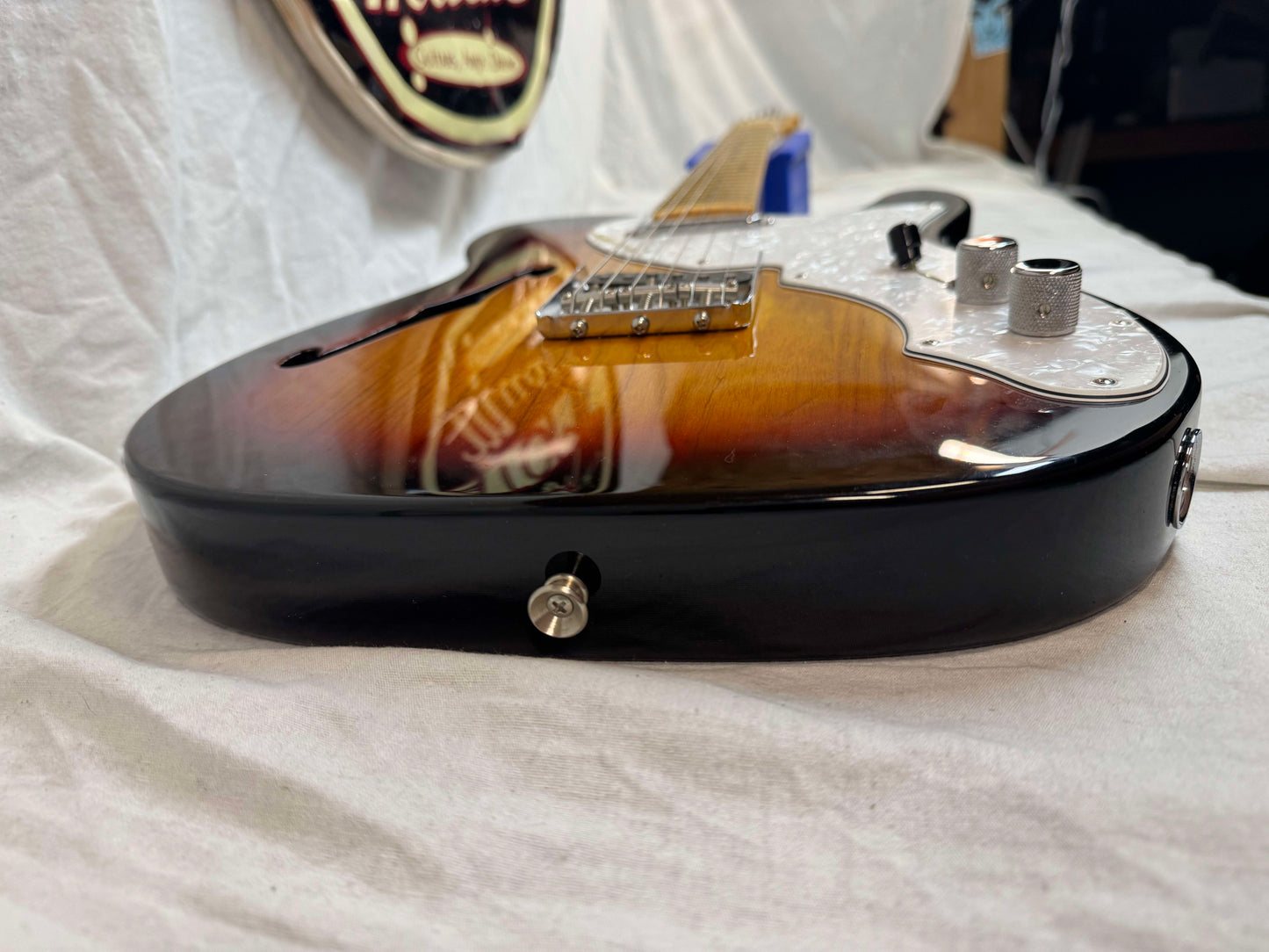 Fender Classic Series '69 Telecaster Thinline Guitar with Case 2009 - 3-Color Sunburst / Maple neck