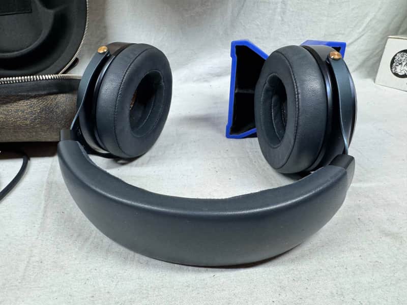 Focal Celestee Headphones with Case - Image 6