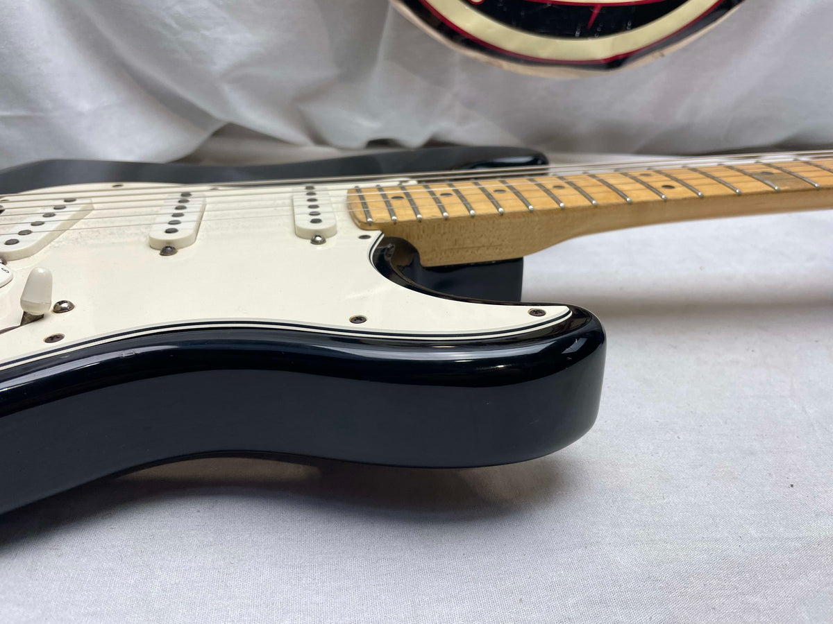 Fender American Standard Stratocaster Guitar 1993 - Black / Maple neck