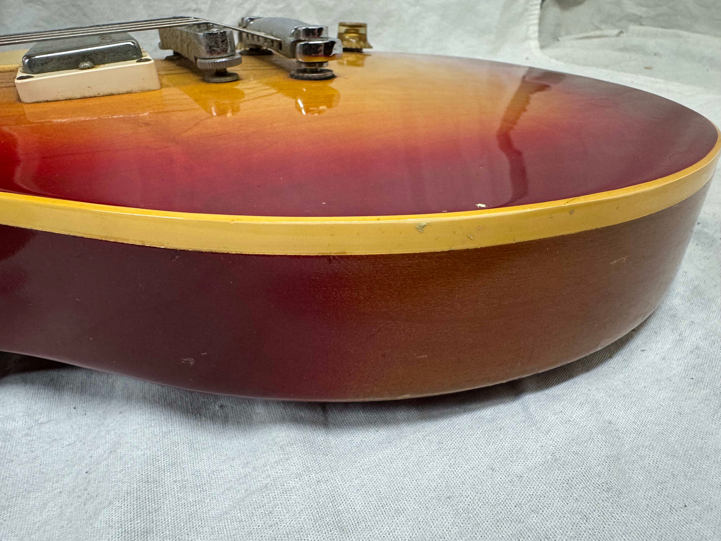 Gibson Les Paul Standard Guitar with Case 1979 - Cherryburst