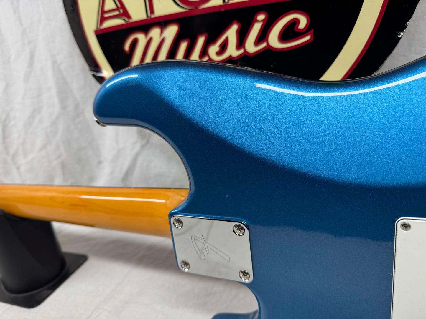 Fender Traditional '60s Stratocaster Guitar - MIJ Made In Japan 2023 - Lake Placid Blue / Rosewood fingerboard