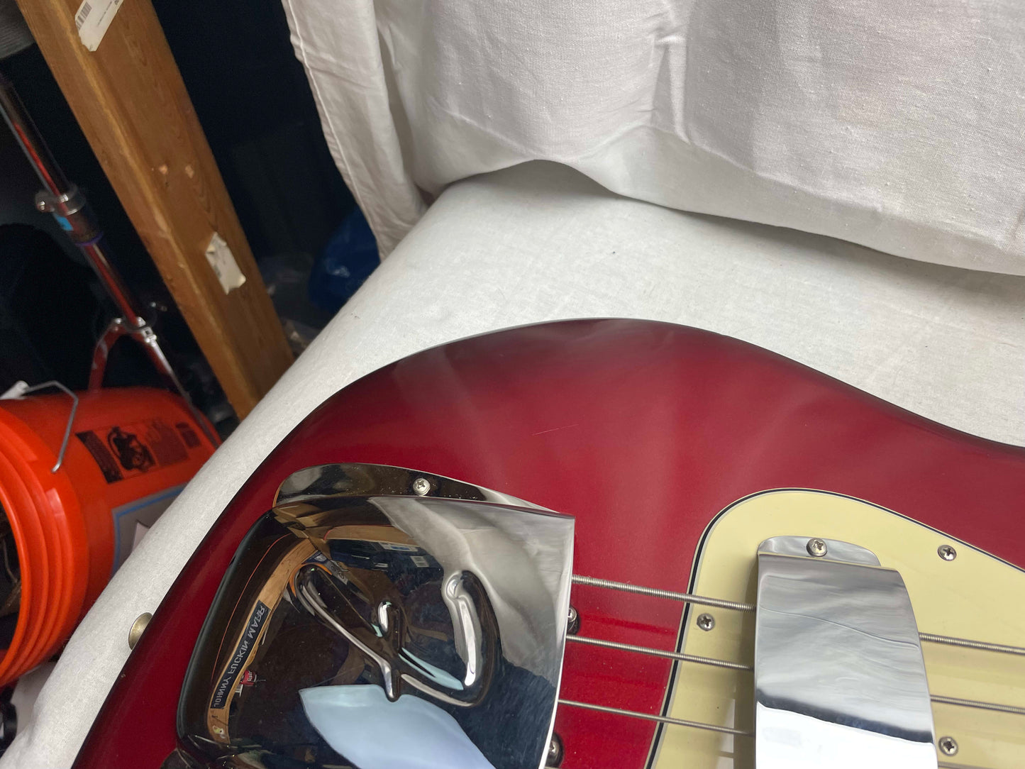 Fender American Jazz Bass '62 Reissue 4-string J-bass with Case 1989 - s/n V042407 with 1982 or 1988 Harness - Candy Apple Red / Rosewood fingerboard