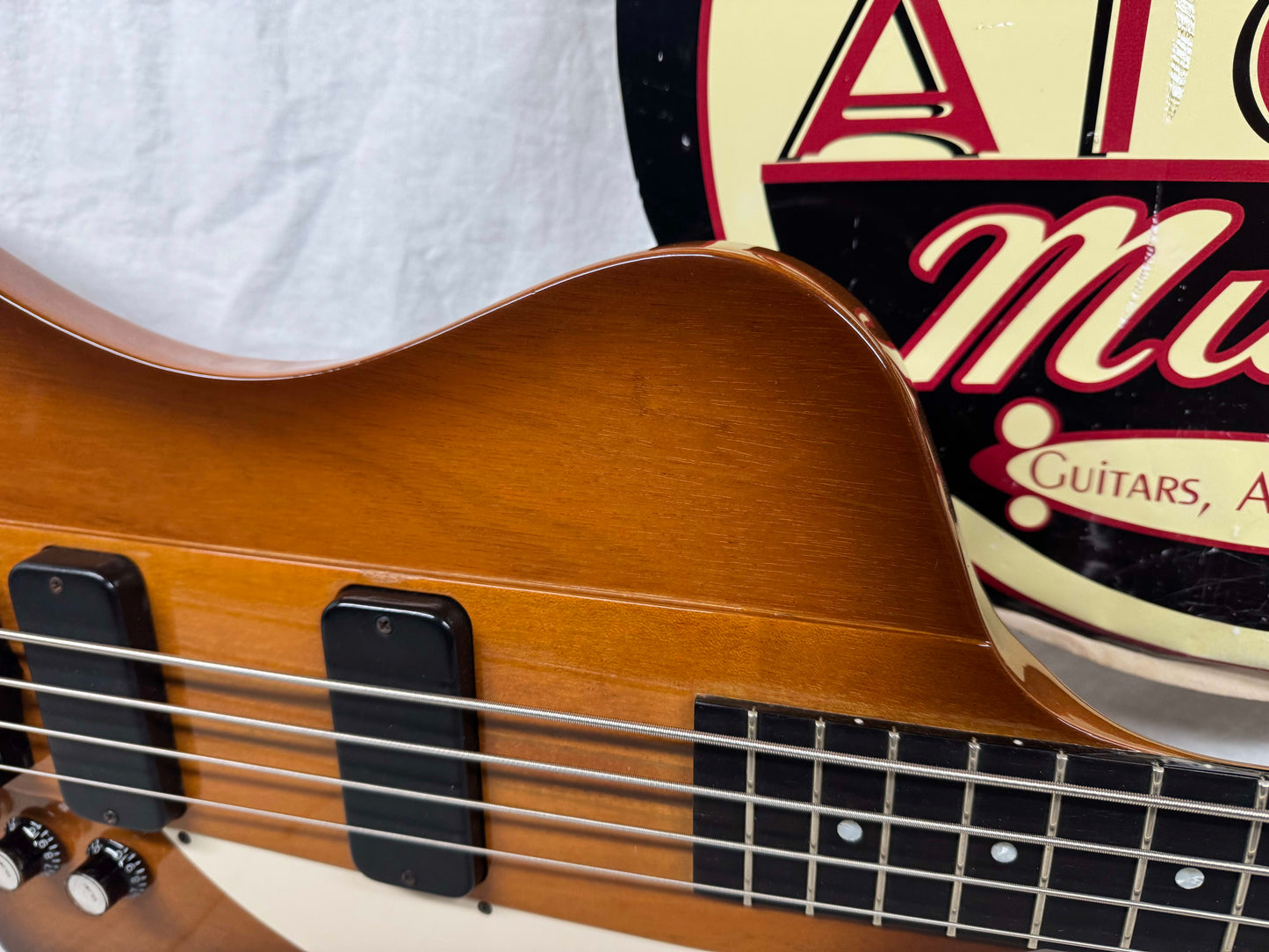 Gibson Thunderbird IV 4-string Bass with Case 2002