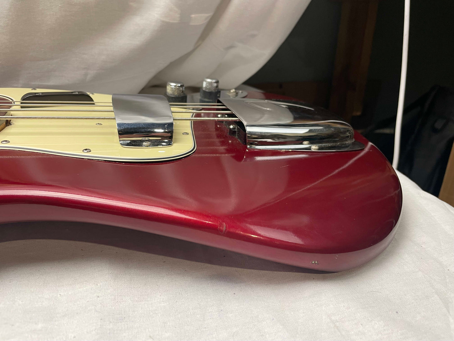 Fender American Jazz Bass '62 Reissue 4-string J-bass with Case 1989 - s/n V042407 with 1982 or 1988 Harness - Candy Apple Red / Rosewood fingerboard