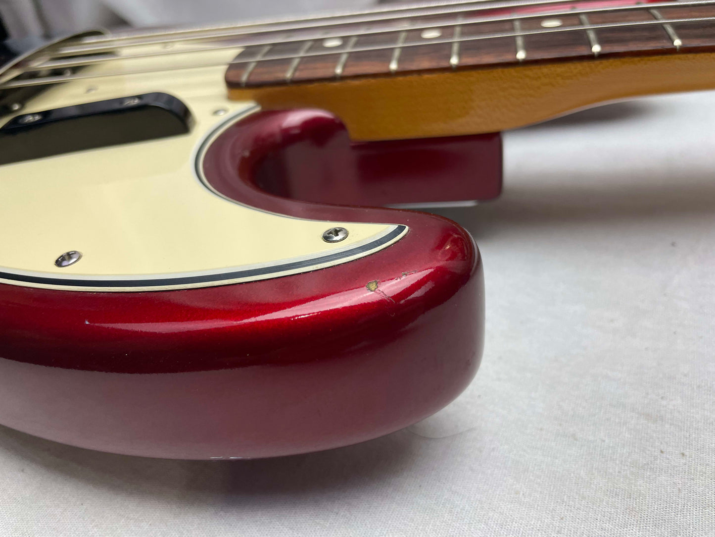 Fender American Jazz Bass '62 Reissue 4-string J-bass with Case 1989 - s/n V042407 with 1982 or 1988 Harness - Candy Apple Red / Rosewood fingerboard